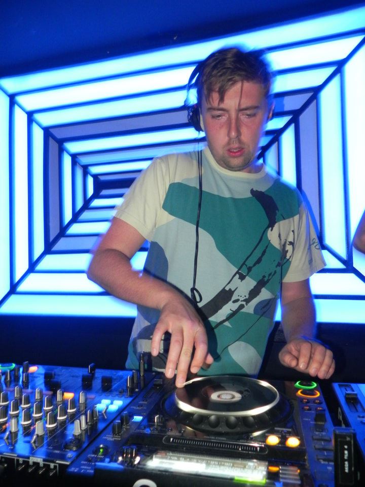 425004_384775048244520_1524967288_n