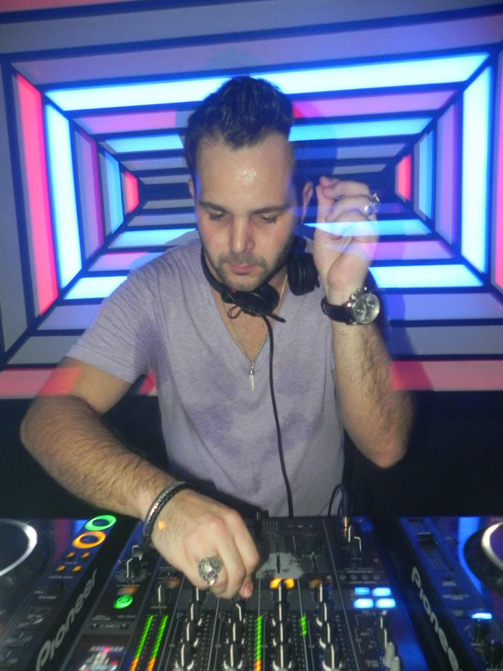 427524_386699041385454_2040019573_n