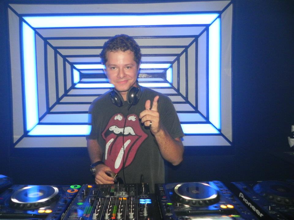 529794_349459948442697_1731820185_n