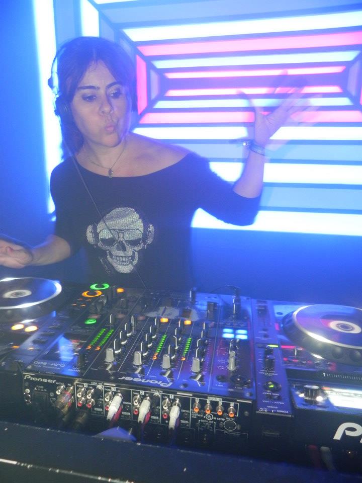 625635_471116299610394_1674043268_n